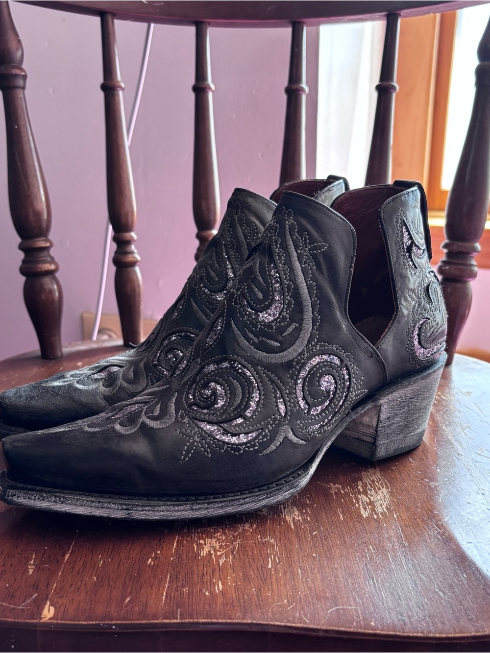 Women's Black Embroidered Cutout Ankle Boots - Stylish Western-Inspired Shoes7.5 - Picture 2 of 9